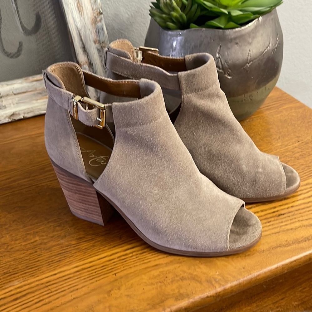 Suede Arturo Chiang shoe